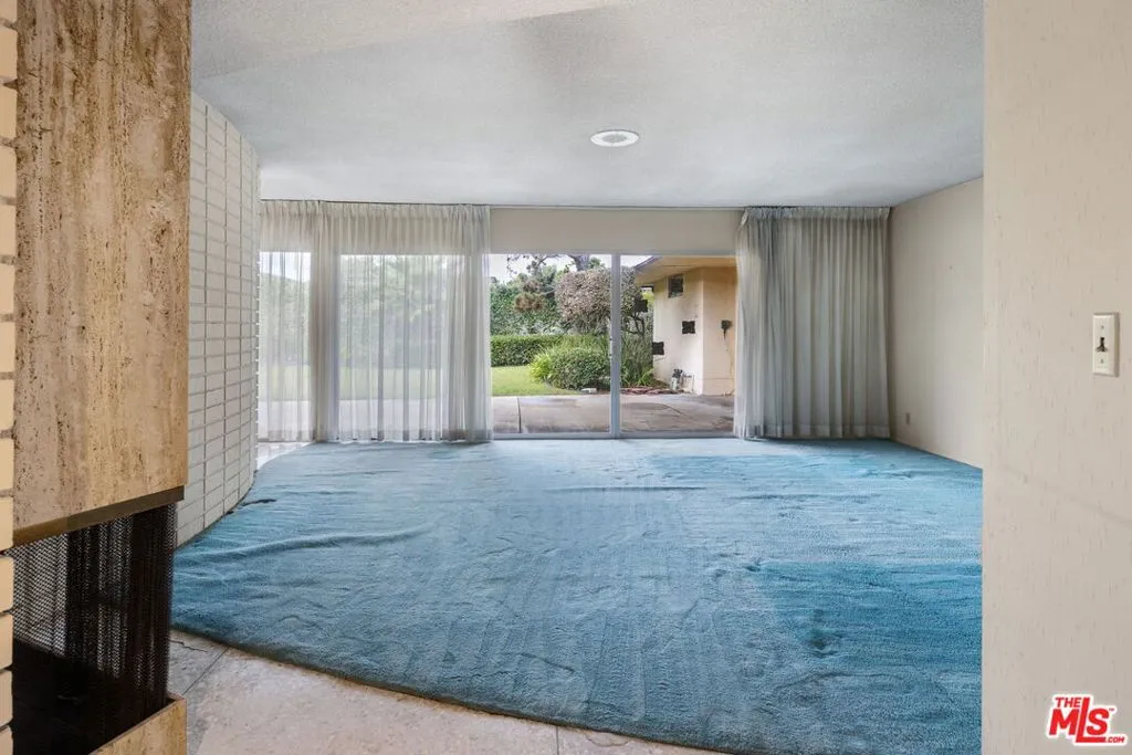 6619 S Bedford Avenue, Los Angeles, California 90056 home-pic-18